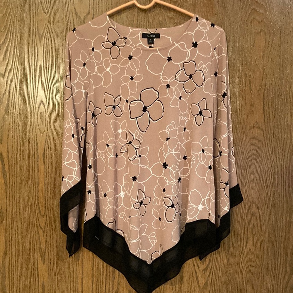 Brand new (no tag) Alfani Top
